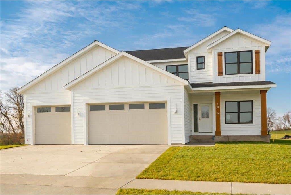 4 bedroom house for sale at 3435 Stonehedge Dr NE Rochester - $634,900