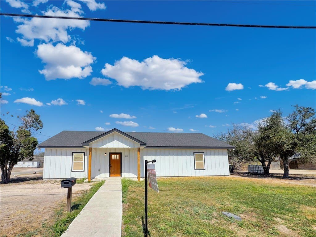 4 bedroom house for sale at 315 Schley Ave Alice - $259,000