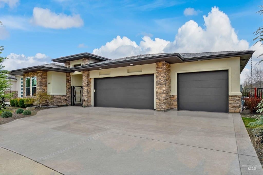 3 bedroom house for sale at 6091 W Hamm Ct Eagle 83616 - $895,000