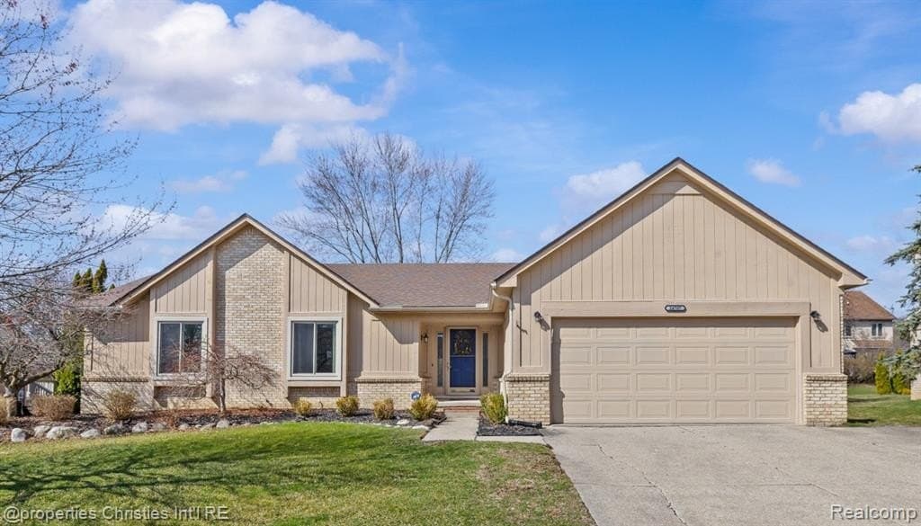 3 bedroom house for sale at 24707 Picara Dr Novi 48374 - $525,000