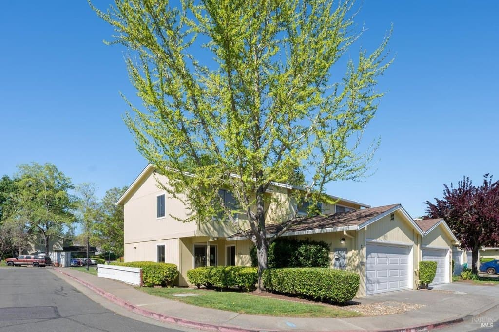 3 bedroom townhouse for sale at 74 Salvatore Dr Novato 94949 - $765,000