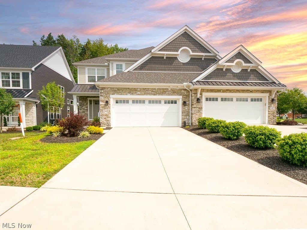 3 bedroom townhouse for sale at 143 Town Centre Dr Broadview Heights - $599,000