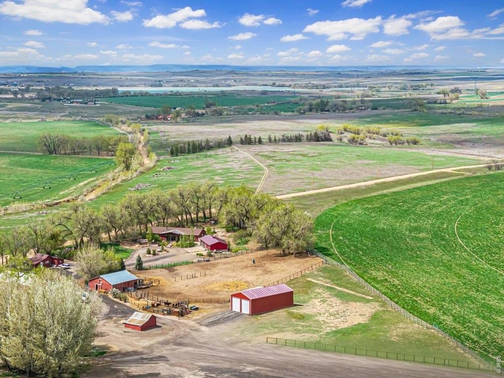 4 bedroom house for sale at 40078 County Road 23 Ault - $1,999,500