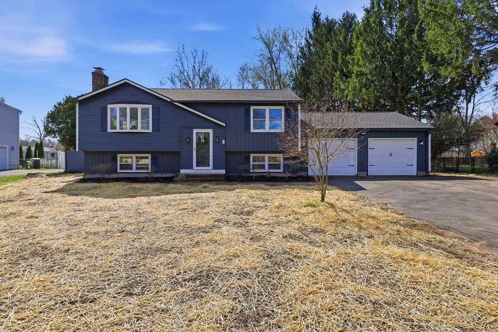 3 bedroom house for sale at 74 White Fox Rd Agawam Town - $429,900