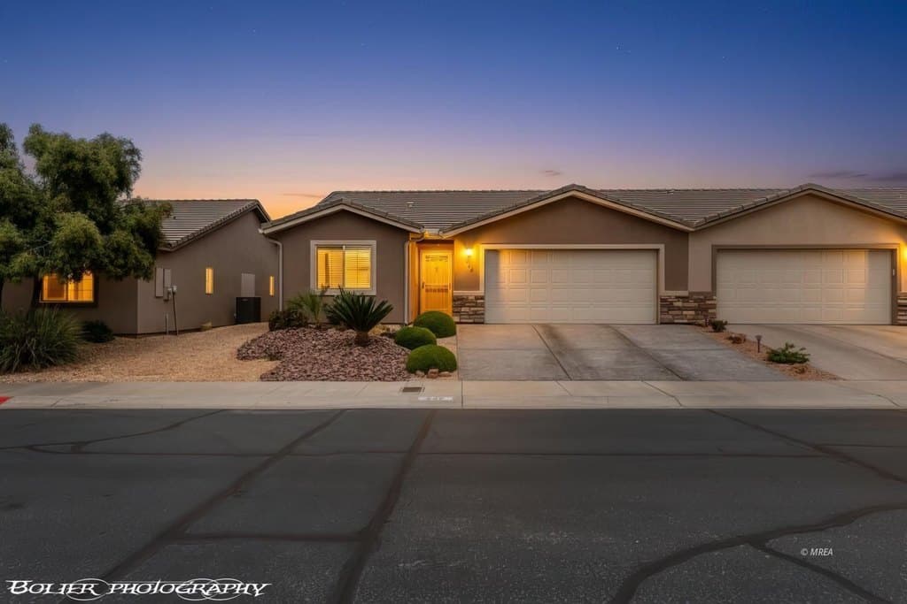 2 bedroom townhouse for sale at 845 Santa Maria Way Mesquite 89027 - $329,000