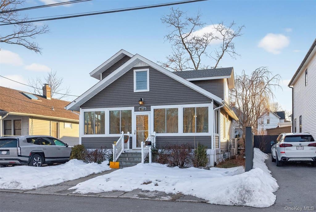 3 bedroom house for sale at 10 Wilkes St Beacon - $750,000