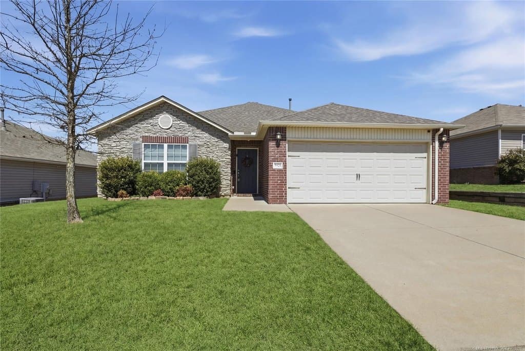 3 bedroom house for sale at 5921 E 148th Pl S Bixby 74008 - $253,000