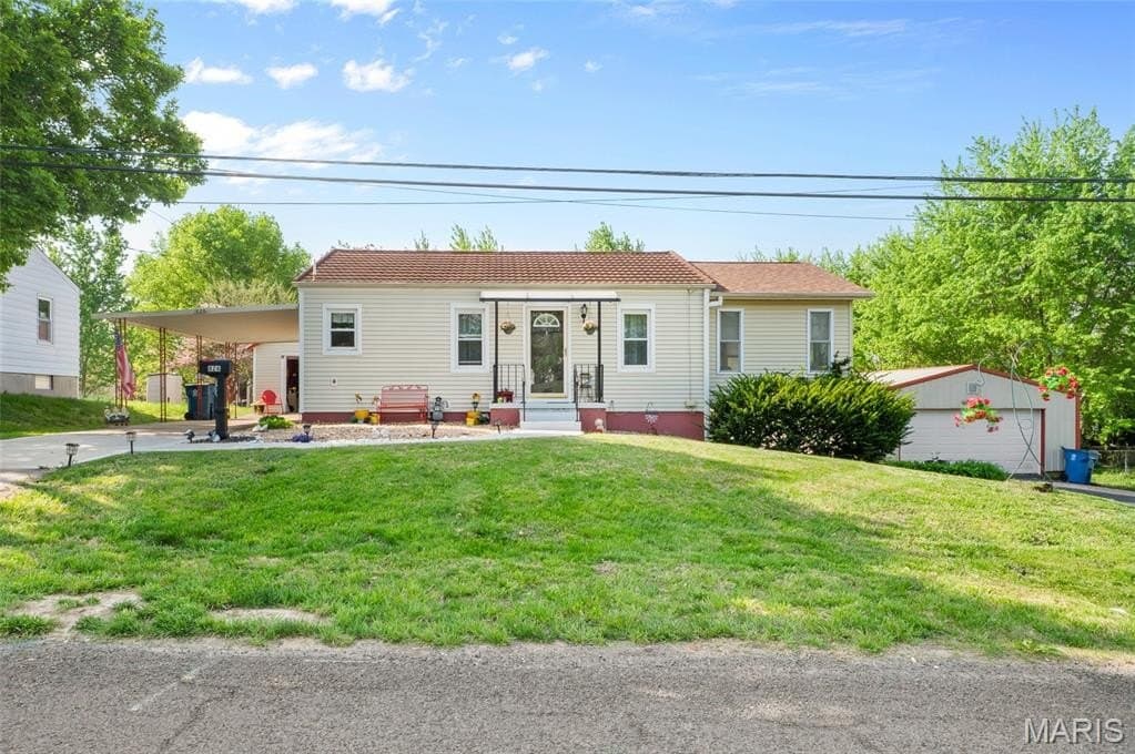 2 bedroom house for sale at 826 Kneedler St Collinsville 62234 - $180,000