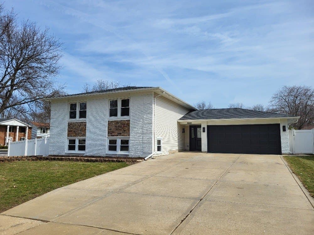5 bedroom house for sale at 6831 Plymouth Rd Downers Grove 60516 - $685,000