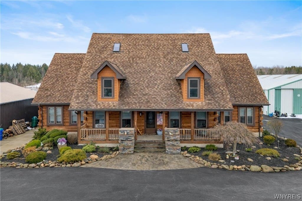 4 bedroom house for sale at 420 Exchange St Alden - $895,775