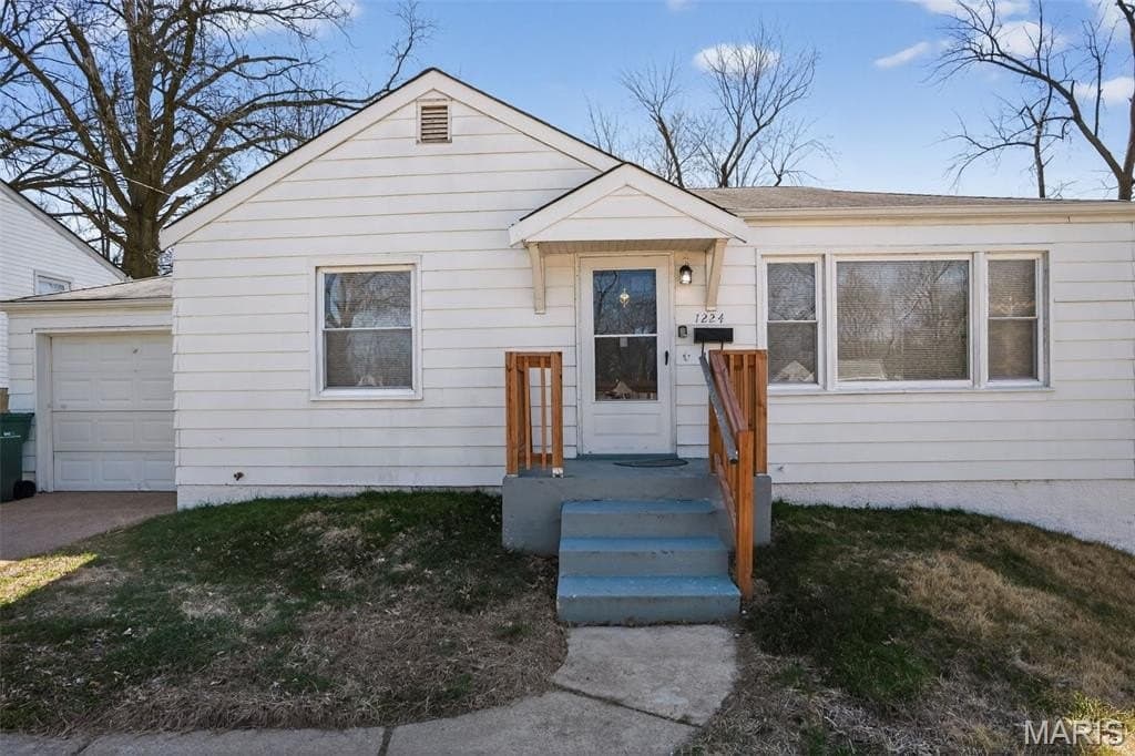 2 bedroom house for sale at 1224 Kilgore Dr Bellefontaine Neighbors - $89,900