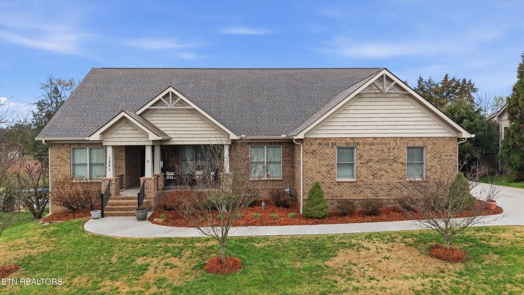4 bedroom house for sale at 1221 Brighton Dr Alcoa - $675,000
