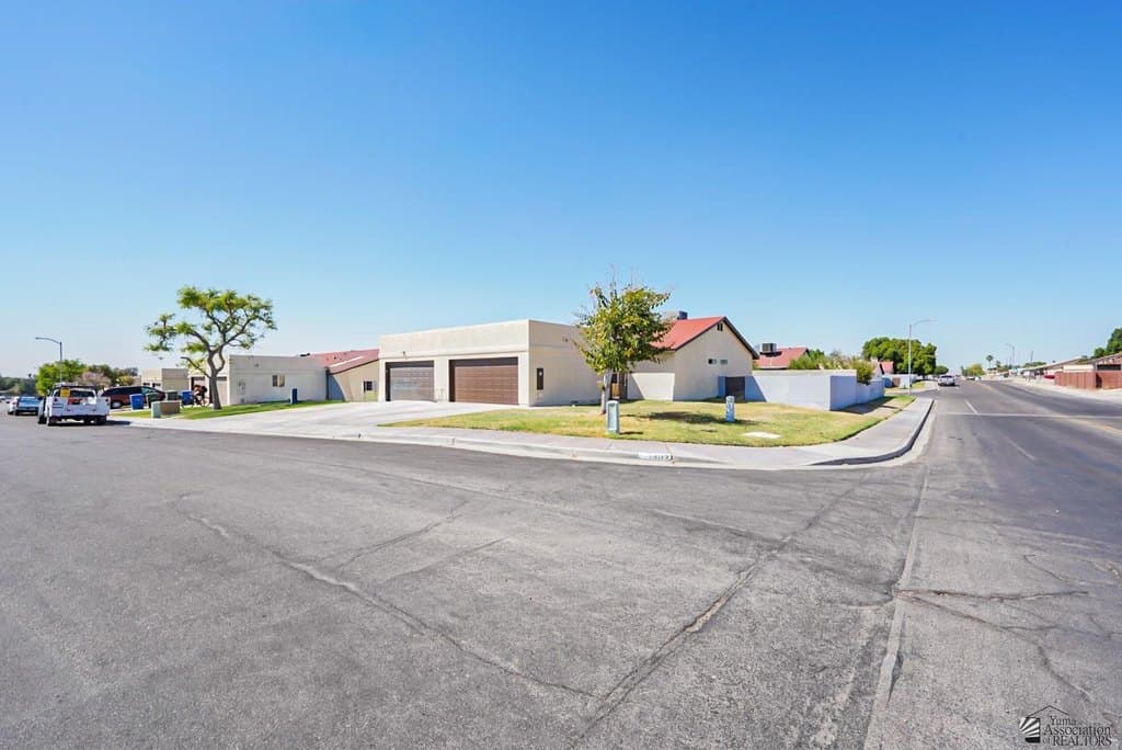2 bedroom condo townhome rowhome coop for sale at 1402 W Las Lomas St Yuma 85364 - $242,500