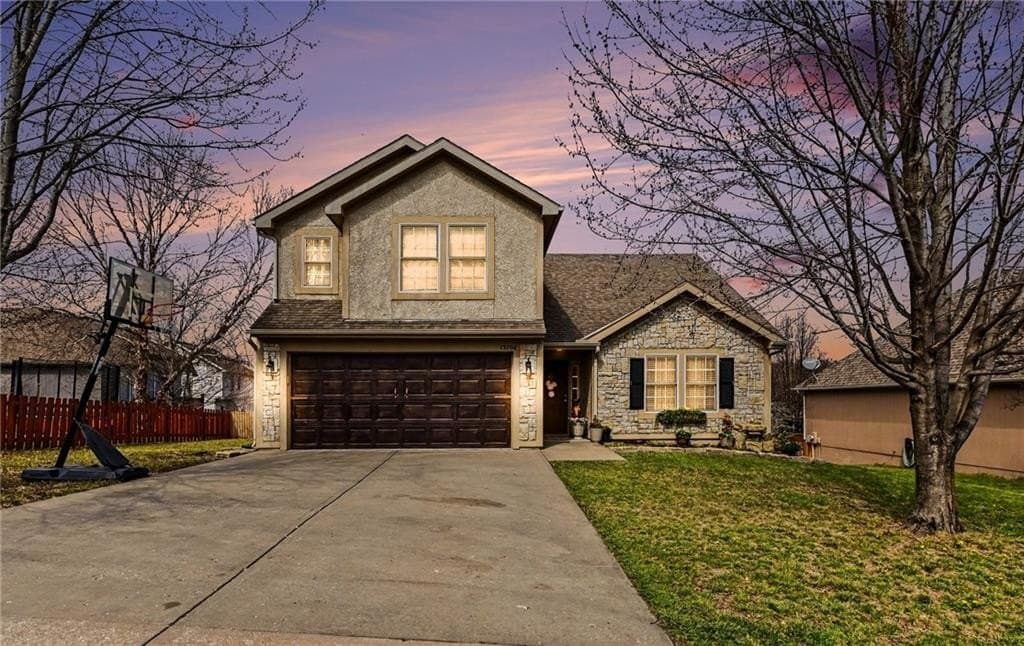 4 bedroom house for sale at 13704 Jana Lei Ave Bonner Springs - $394,000