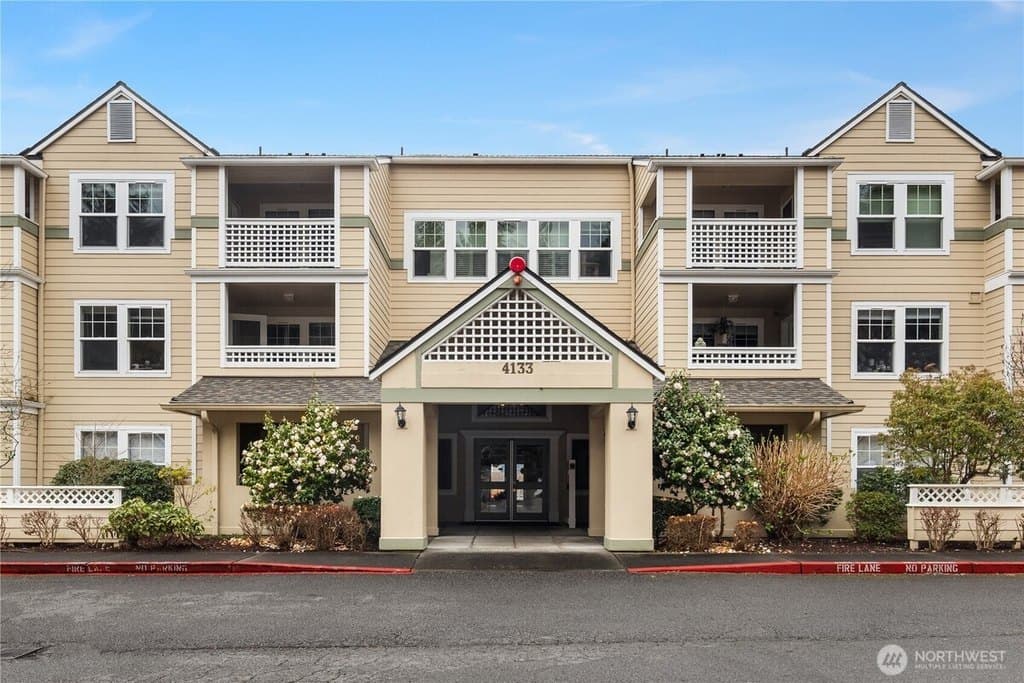 2 bedroom condo for sale at 4133 224th Ln SE Apt 213 Issaquah 98029 - $375,000