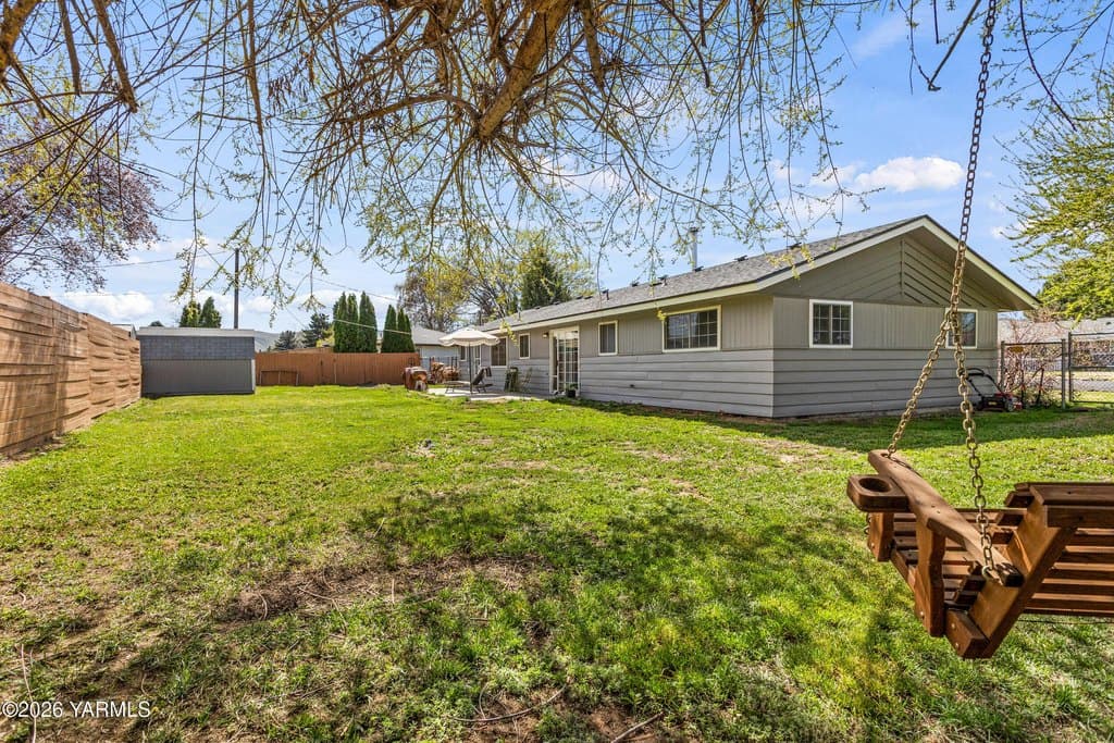 4 bedroom house for sale at 1901 S 47th Ave Ahtanum - $430,000