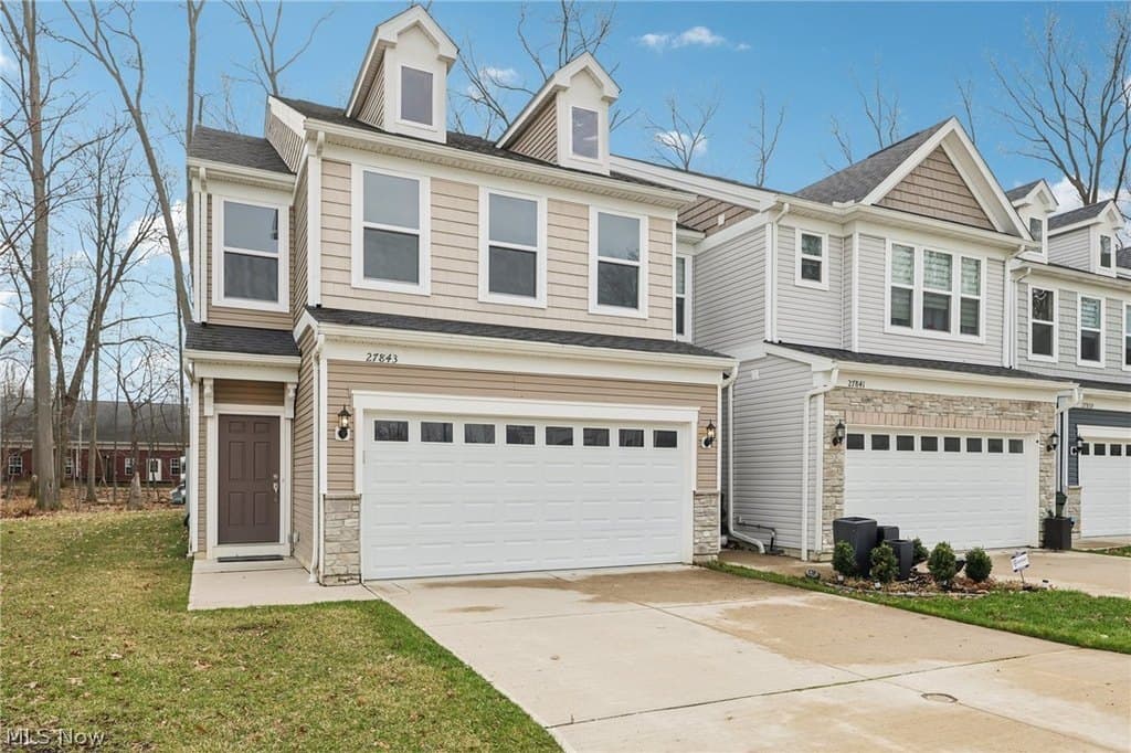 3 bedroom townhouse for sale at 27843 Ironwood Ct Westlake 44145 - $433,000