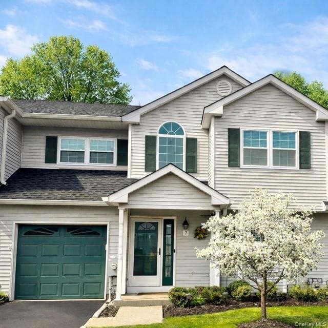 3 bedroom house for sale at 7 Monitor Rd Smithtown 11787 - $798,000