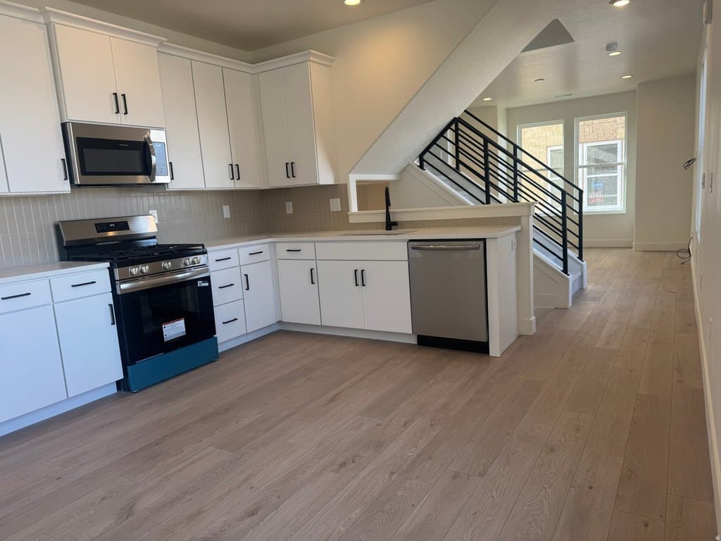 3 bedroom townhouse for sale at 11033 S Freestone Rd Unit 127 South Jordan 84009 - $447,305
