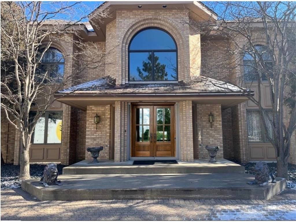 4 bedroom house for sale at 6541 Beach Rd Eden Prairie 55344 - $1,750,000