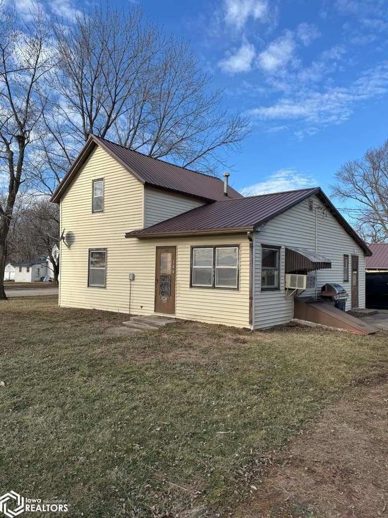 3 bedroom house for sale at 106 Highway 141 Bayard - $115,000