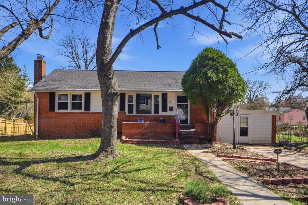 3 bedroom house for sale at 9501 49th Pl College Park 20740 - $450,000
