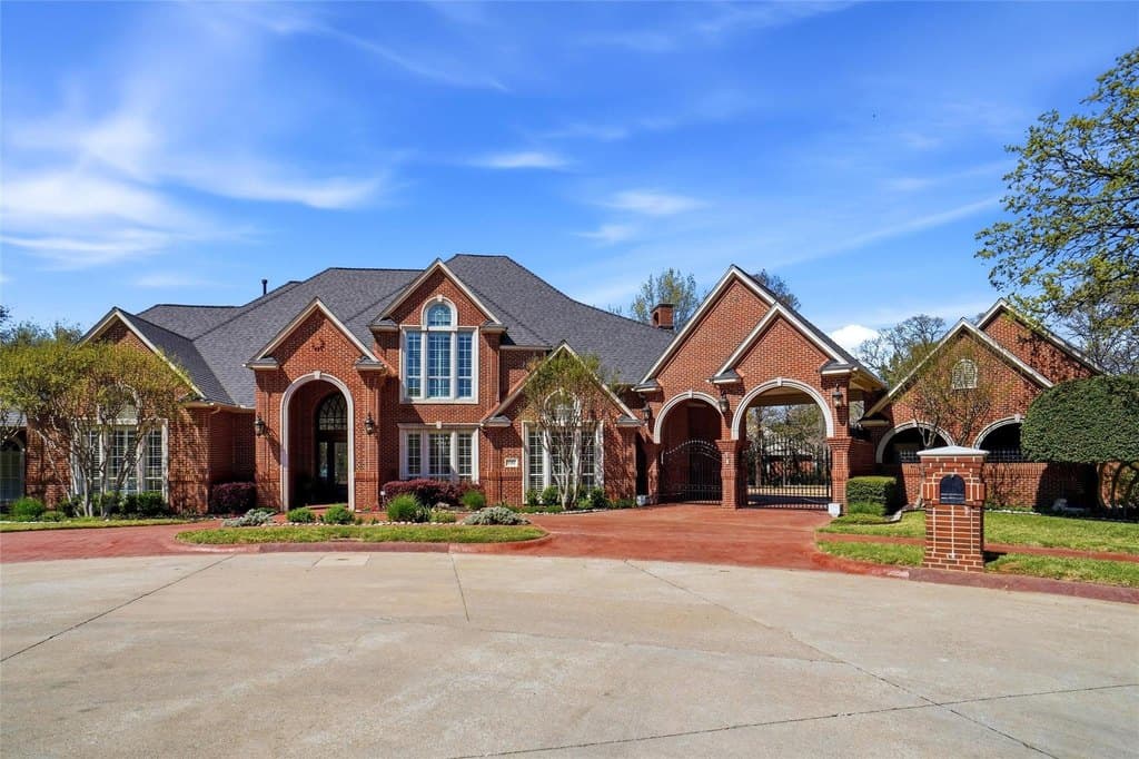 4 bedroom house for sale at 3302 Sweet Gum Ln Grapevine 76051 - $1,550,000