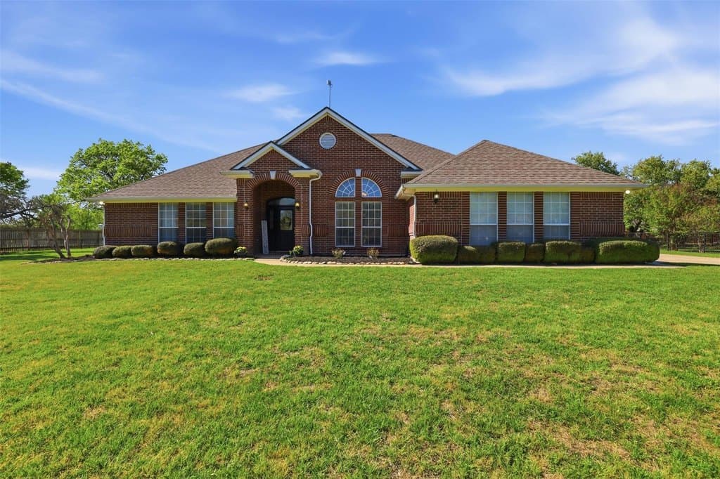 4 bedroom house for sale at 228 Verde Ct Weatherford 76087 - $550,000