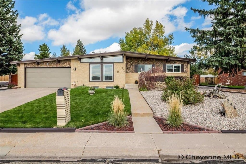 5 bedroom house for sale at 848 Western Hills Blvd Cheyenne - $485,000
