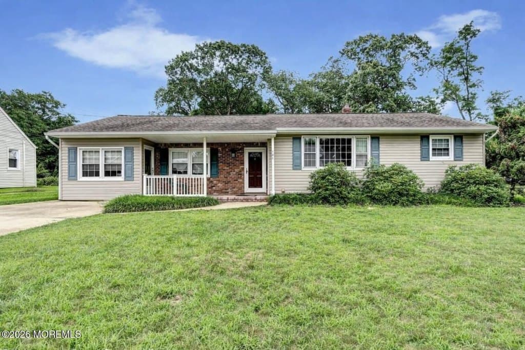 5 bedroom house for sale at 704 Carol Ave Oakhurst - $1,250,000