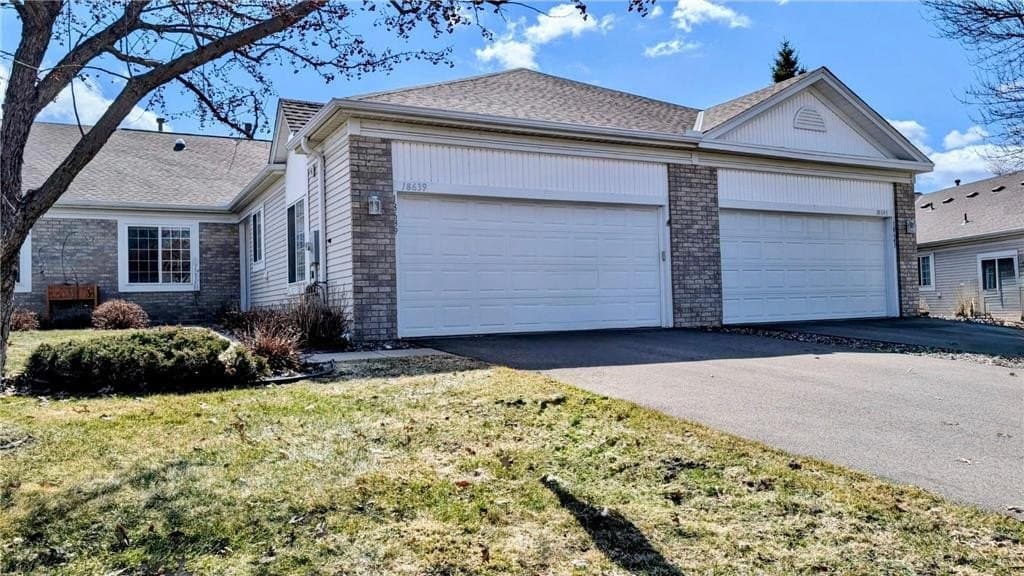 3 bedroom townhouse for sale at 18639 Kalmar Trl Lakeville 55044 - $430,000