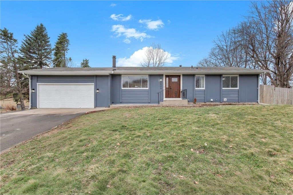 5 bedroom house for sale at 2506 Terrace Dr Burnsville 55337 - $424,900