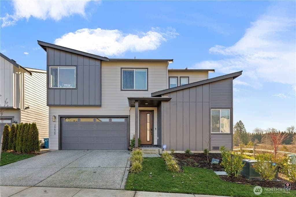 4 bedroom house for sale at 20620 137th St SE Chain Lake - $1,040,000