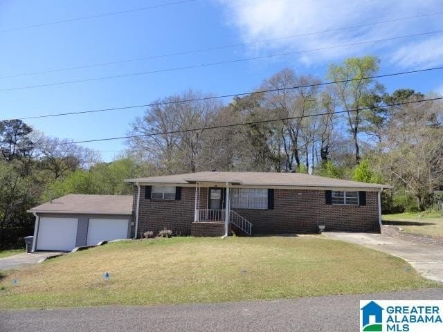5 bedroom house for sale at 424 Valley St Adamsville - $189,900