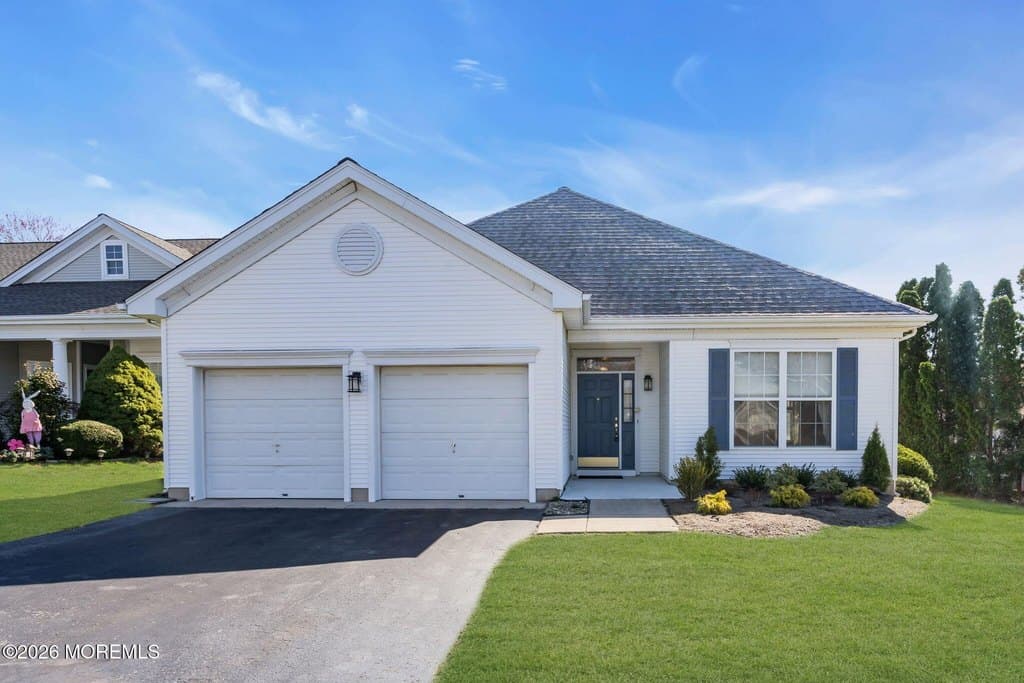 2 bedroom house for sale at 1 Gardenways Ct Lakewood 08701 - $525,000