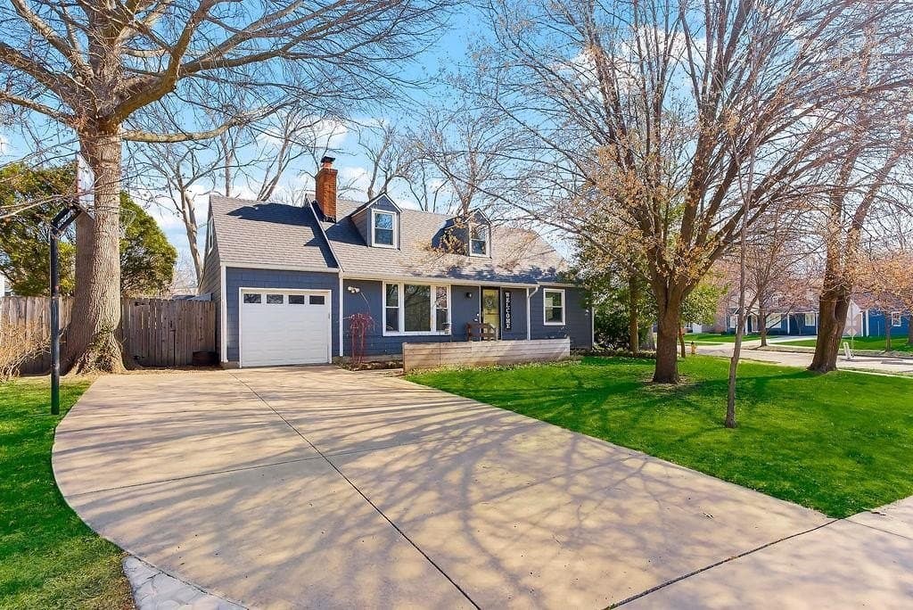 4 bedroom house for sale at 7409 Ash St Prairie Village 66208 - $499,000