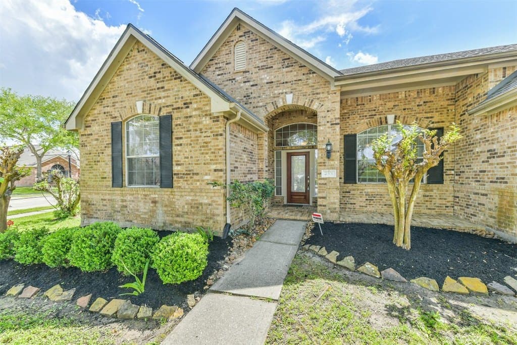 4 bedroom house for sale at 2301 Da Vinci Dr Pearland 77581 - $415,000