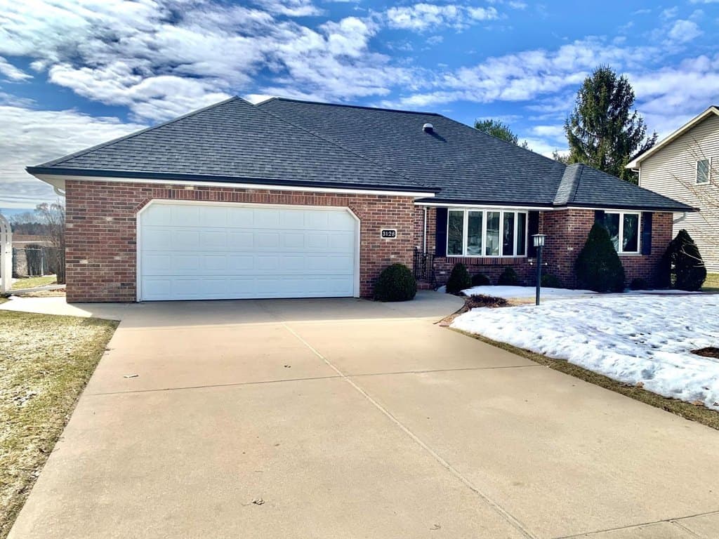 3 bedroom house for sale at 3128 Concordia Ln Green Bay 54311 - $414,900