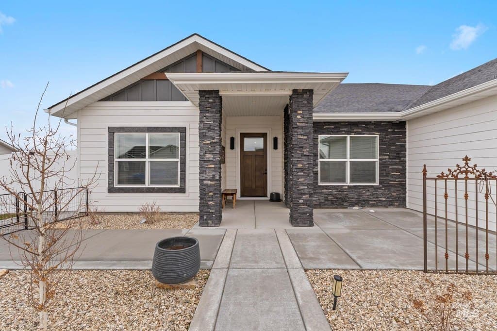 4 bedroom house for sale at 642 Clear Spring St Burley - $605,000