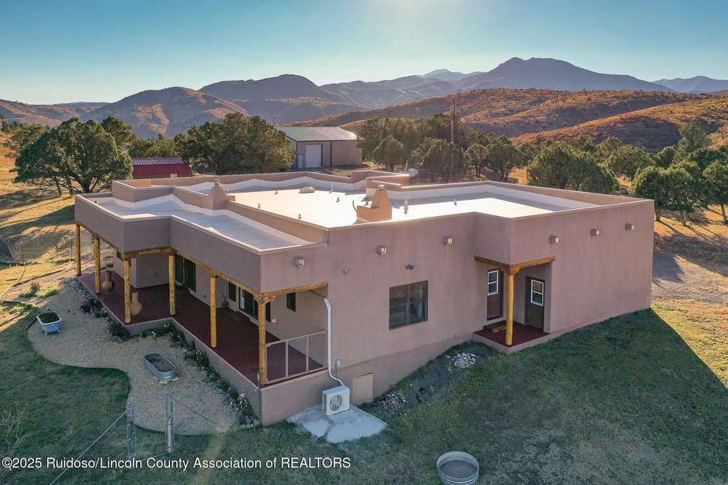 3 bedroom house for sale at 111 Yocom Rd Capitan - $975,000