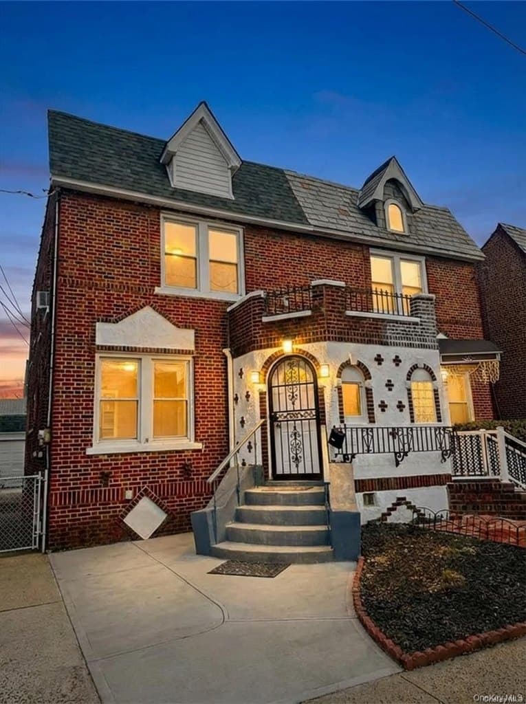 4 bedroom house for sale at 95-27 239th St Bellerose Terrace - $849,000