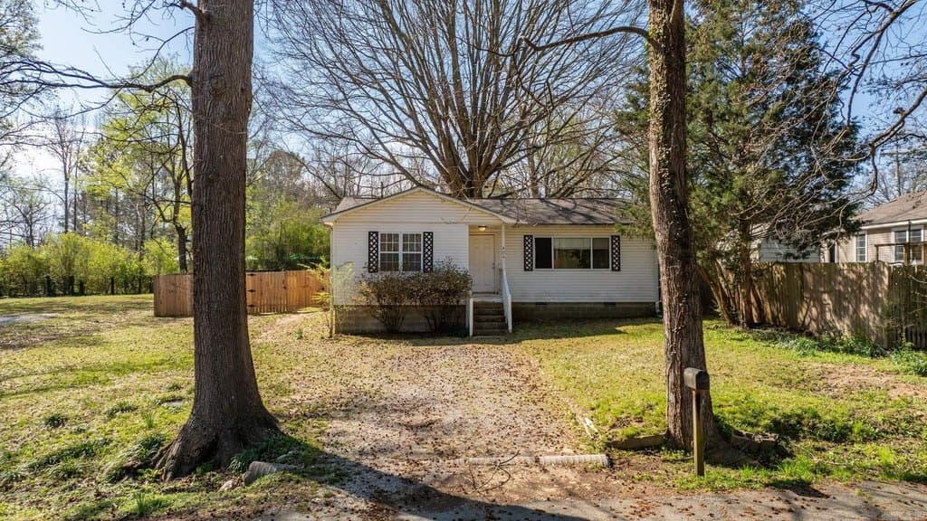 2 bedroom house for sale at 404 NE 3rd St Bryant 72022 - $157,500