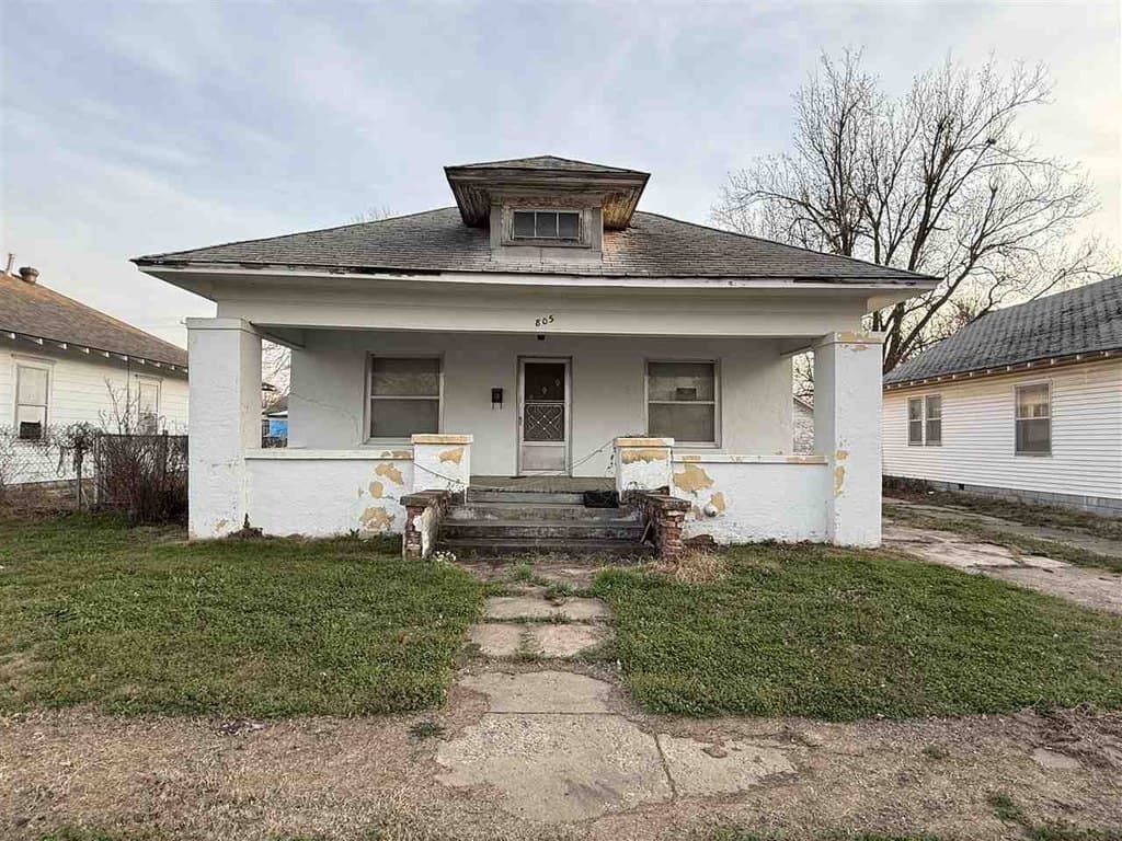 3 bedroom house for sale at 805 W McKinley Ave Blackwell - $30,000
