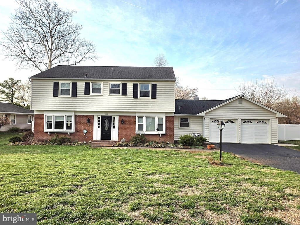 4 bedroom house for sale at 13109 Poplar Tree Rd Fairfax 22033 - $859,000