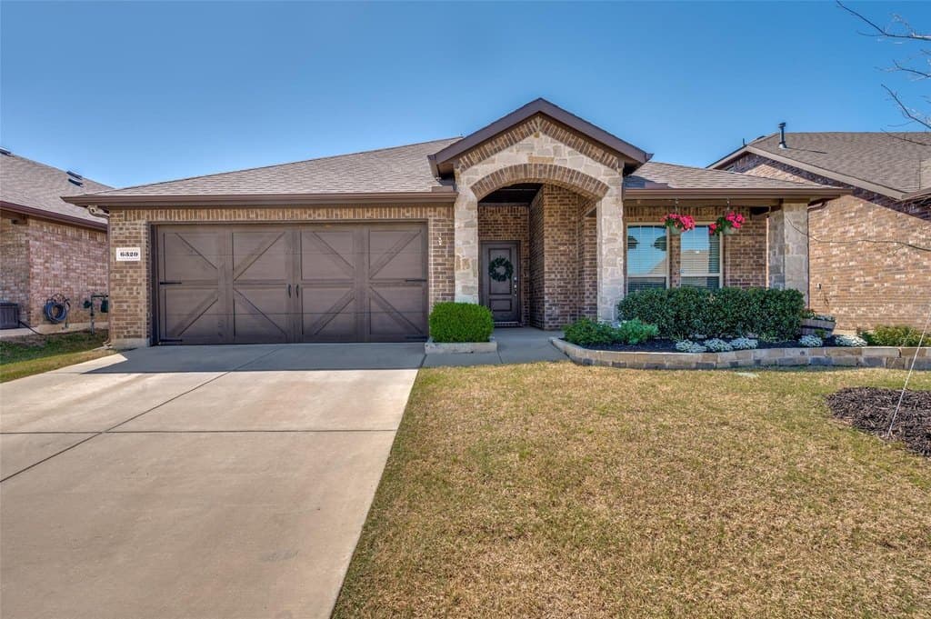 3 bedroom house for sale at 6320 Brunswick Dr Aubrey - $329,900