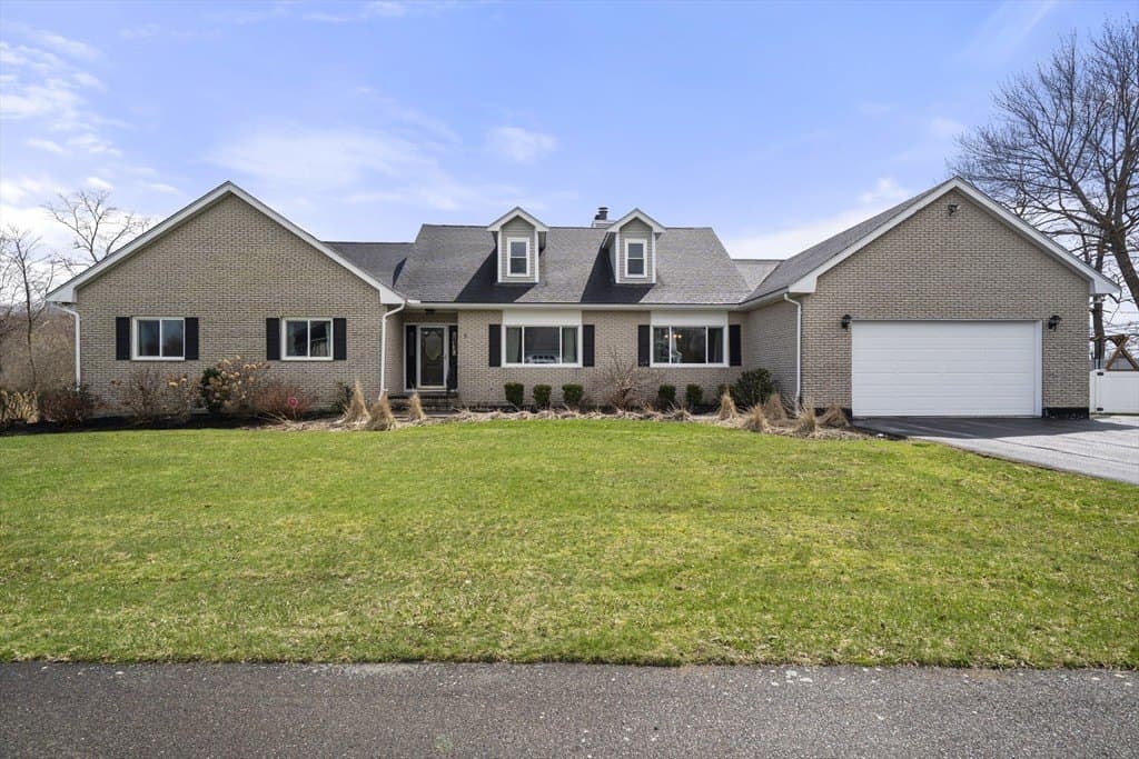 5 bedroom house for sale at 11 Broadmeadow Ln Abington - $899,950