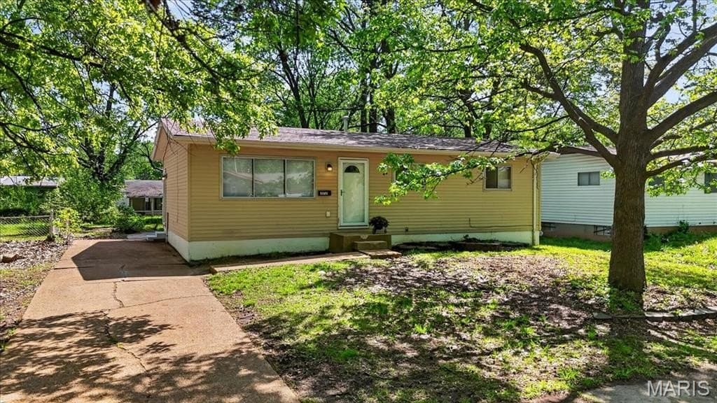 4 bedroom house for sale at 272 Elmdale Dr Ferguson 63135 - $118,500