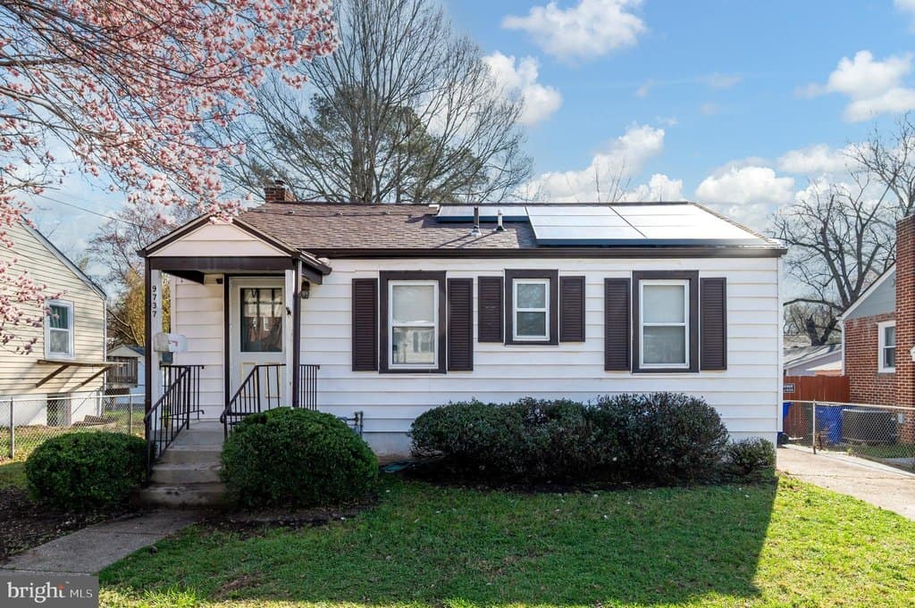 2 bedroom house for sale at 9737 52nd Ave College Park 20740 - $380,000