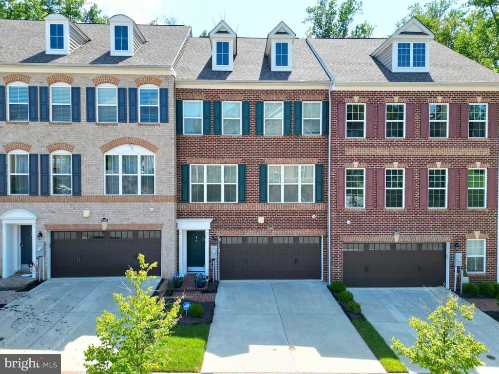 4 bedroom townhouse for sale at 15103 Hogshead Way Brock Hall - $599,900
