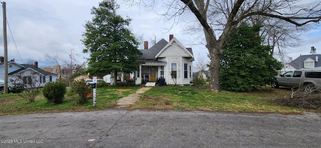 4 bedroom house for sale at 202 Hotel St Booneville - $89,900